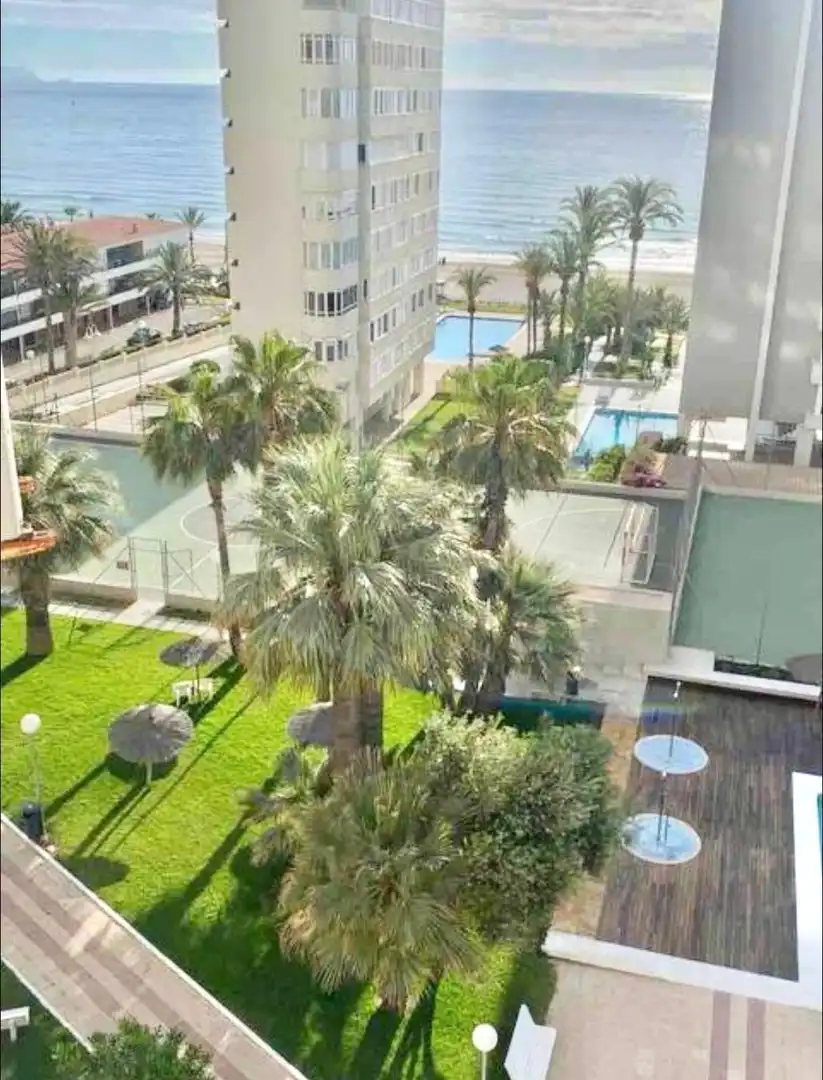 Außenansicht von Wohnungen zur Miete in Alicante / Alacant mit Klimaanlage, Schwimmbad und Möbliert