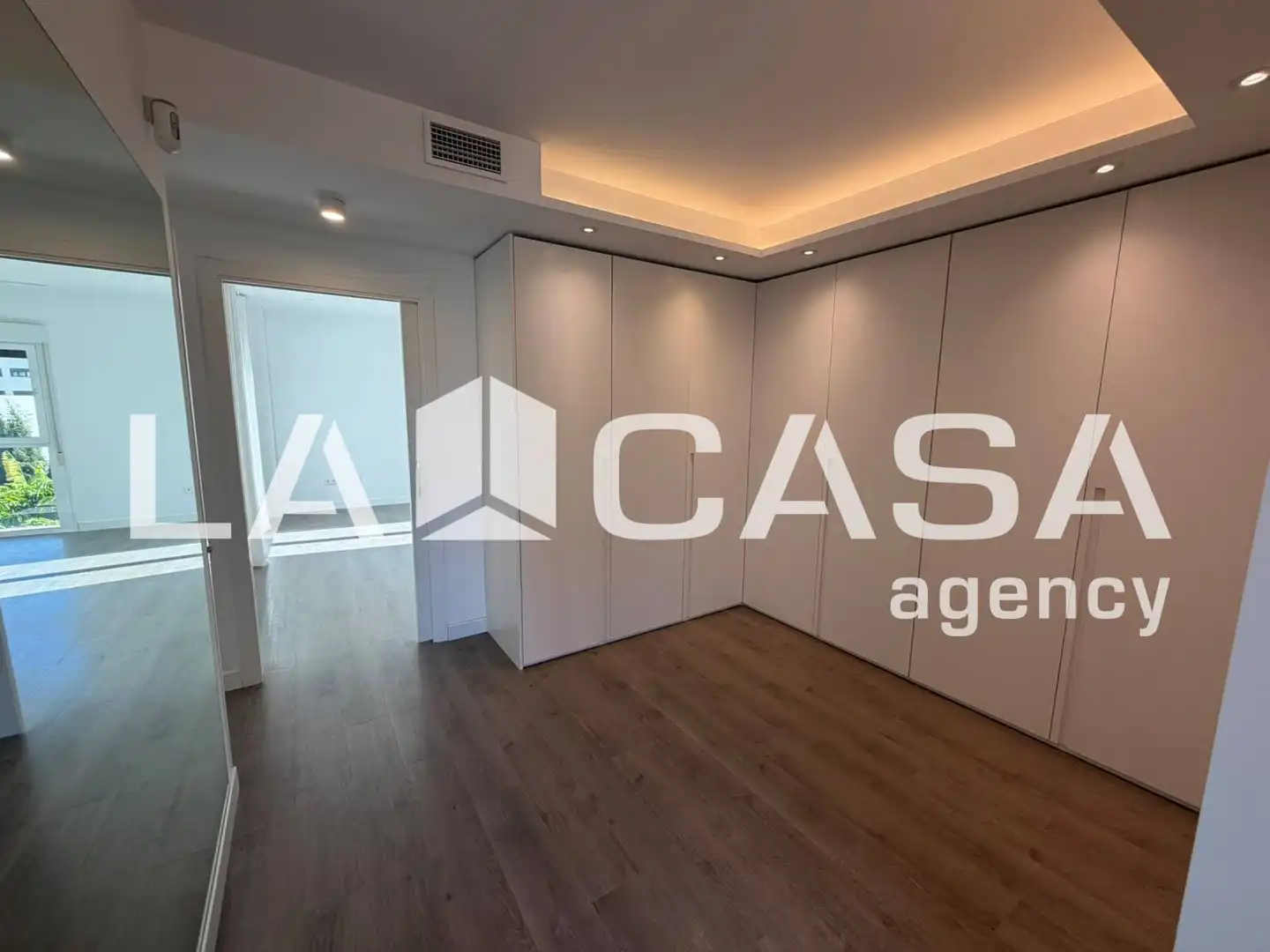 Semi-detached house for sale in Entrenúcleos, imagen 23