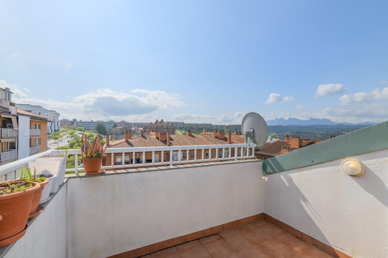 Exterior view of Duplex for sale in Manresa  with Air Conditioner, Heating and Terrace