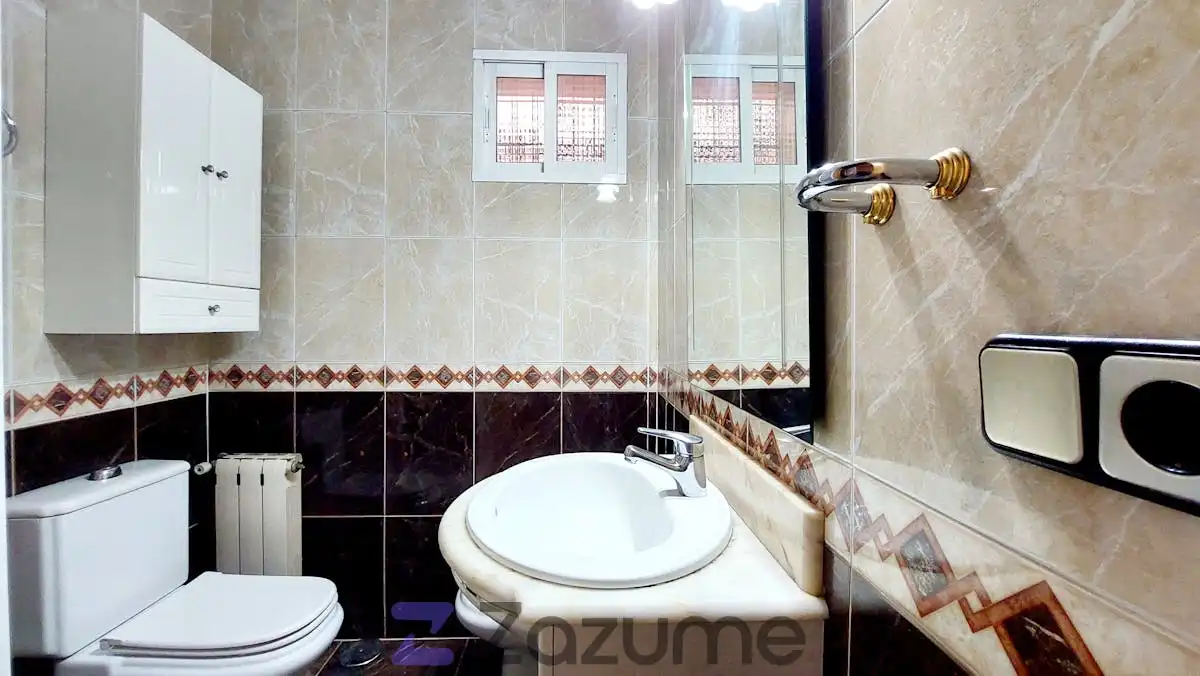 Bathroom of Flat for rent in Madrid  with Air Conditioner, Heating and Oven