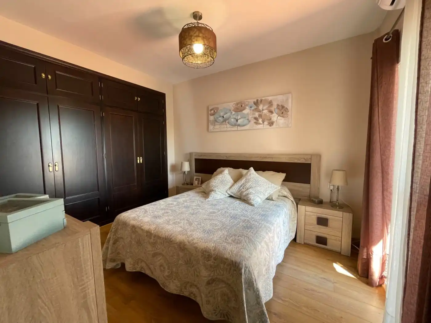 Dormitori de Casa adosada en venda en Sanlúcar de Barrameda amb Aire condicionat