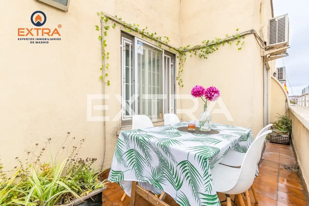 Attic for sale in Avenida Ciudad de Barcelona, Adelfas
