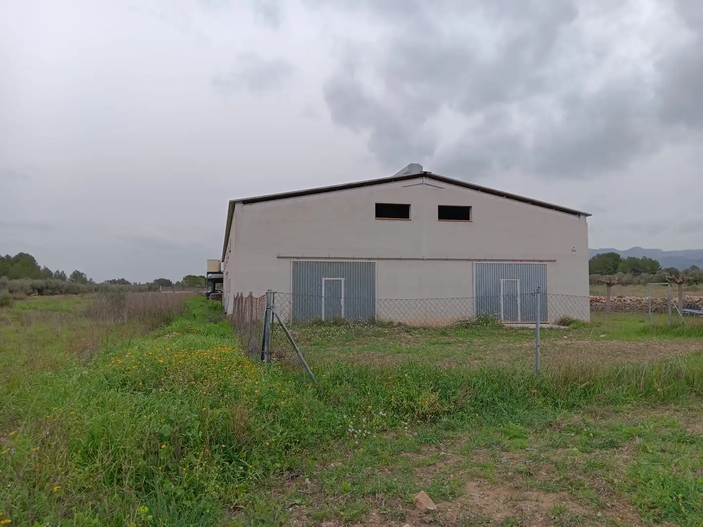 Vista exterior de Nave industrial en venta en Ginestar