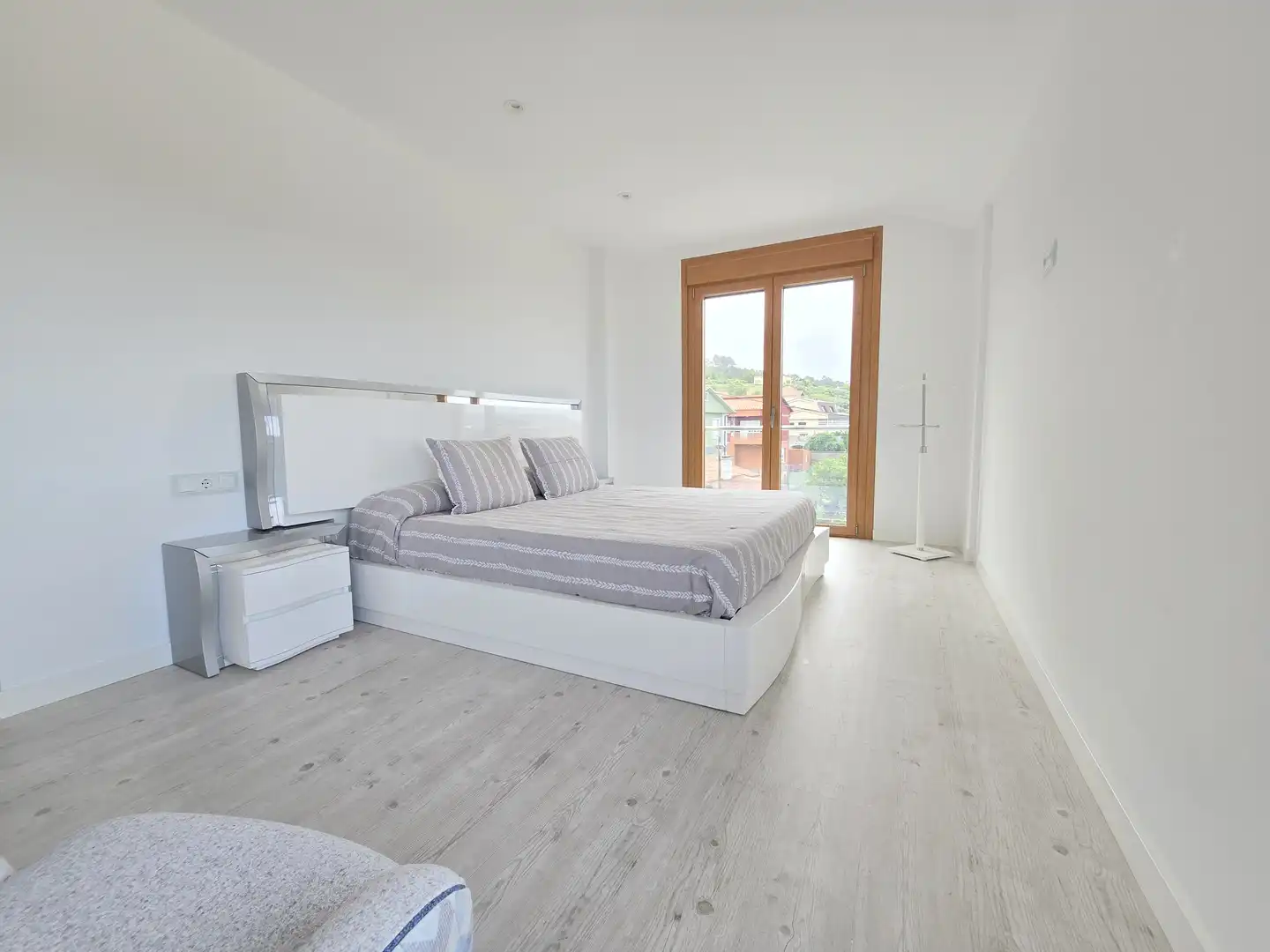 Dormitori de Casa o xalet en venda en Vigo  amb Calefacció, Jardí privat i Terrassa