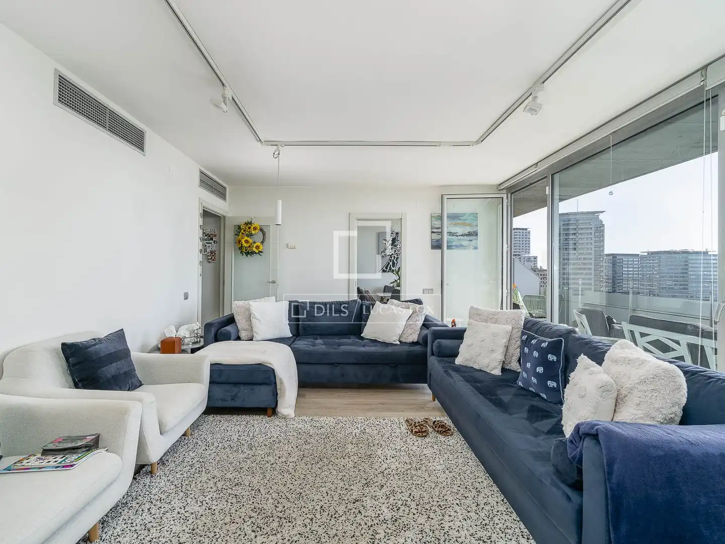 Wohnzimmer von Wohnung zum Verkauf in Barcelona mit Klimaanlage und Balkon