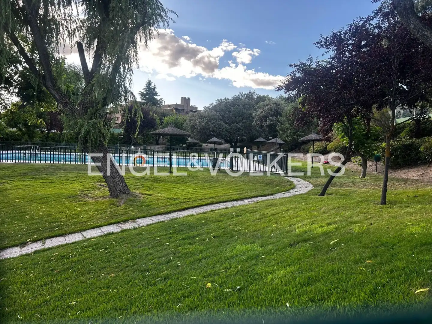 Piscina de Casa o chalet de alquiler en Las Rozas de Madrid con Aire acondicionado, Calefacción y Terraza