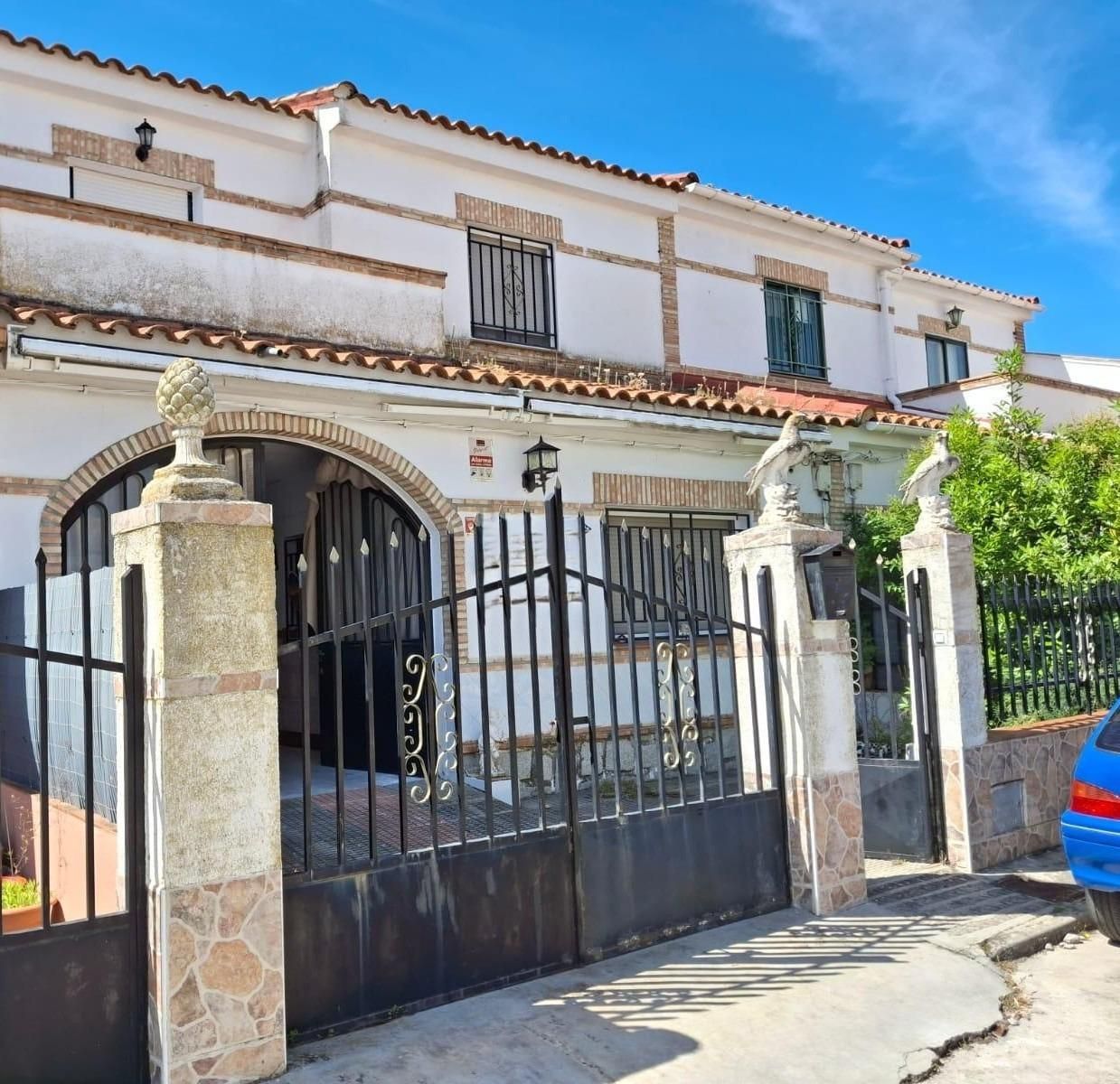 Vista exterior de Casa adosada en venta en El Casar de Escalona con Calefacción, Jardín privado y Terraza