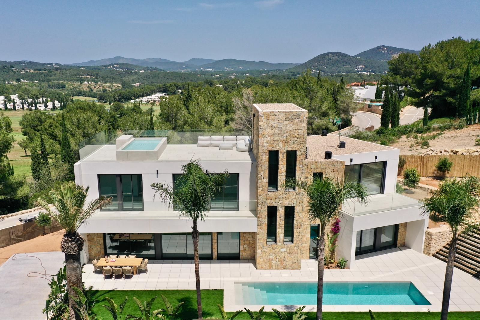 Vista exterior de Casa o xalet en venda en Santa Eulària des Riu amb Aire condicionat, Calefacció i Jardí privat