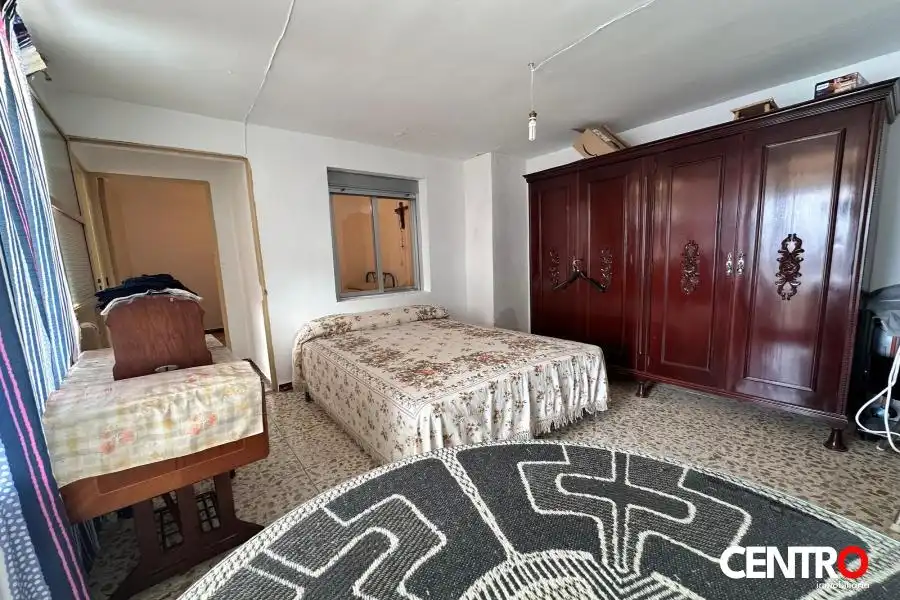 Dormitori de Casa o xalet en venda en Guadahortuna amb Jardí privat
