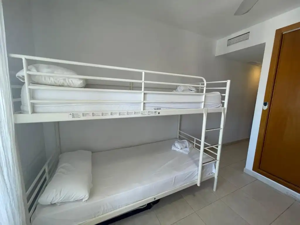 Dormitori de Apartament en venda en La Manga del Mar Menor amb Terrassa, Piscina i Balcó