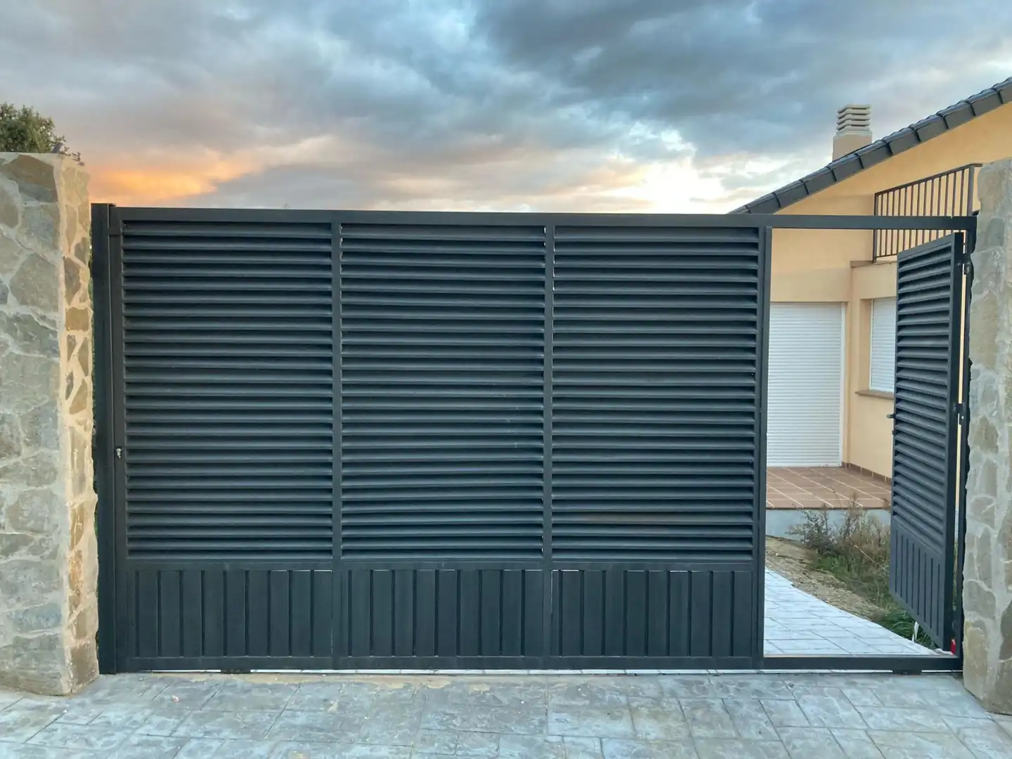 Exterior view of Houses for sale in Escopete  with Heating, Terrace and Community pool
