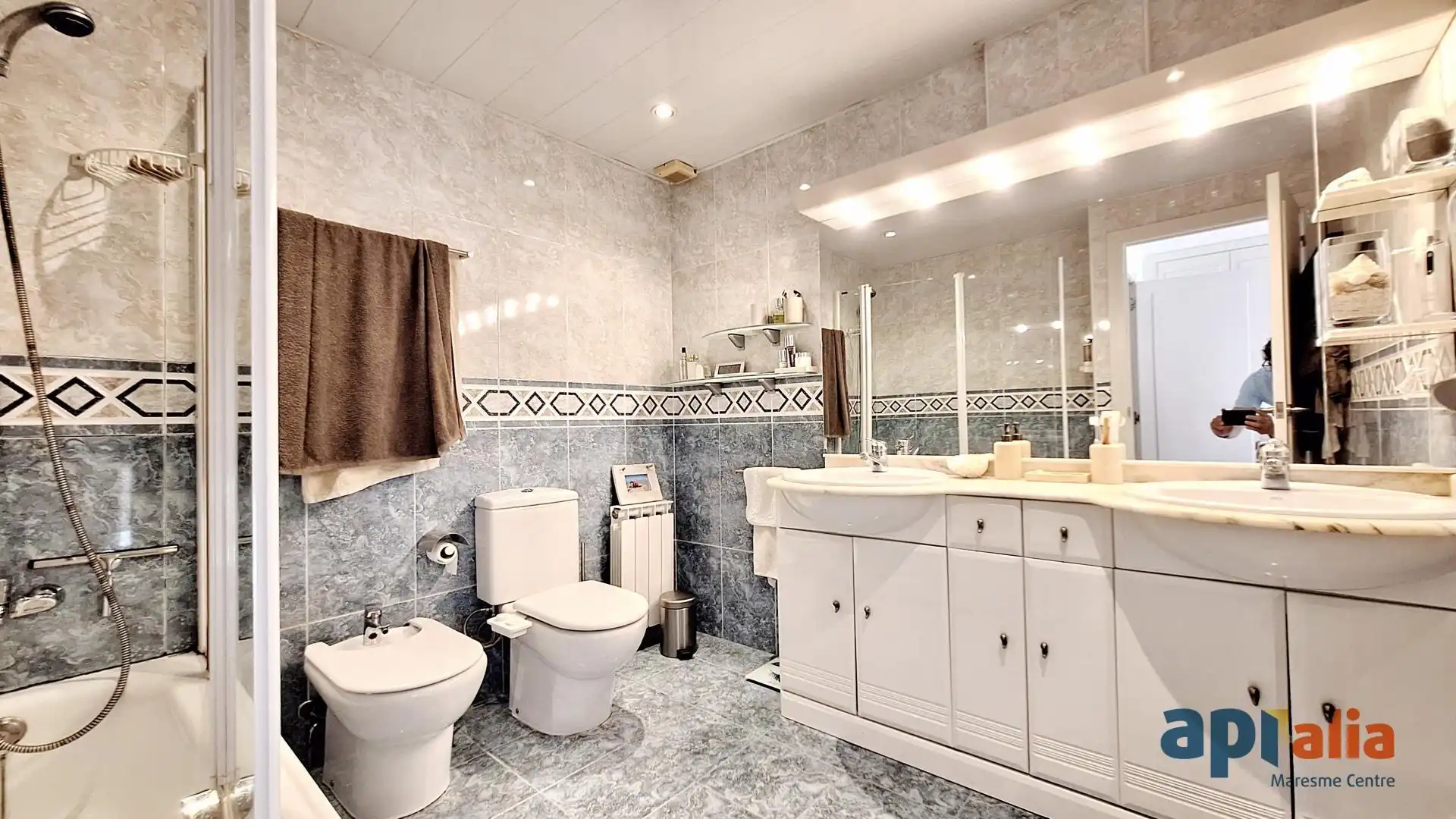 Badezimmer von Einfamilien-Reihenhaus zum Verkauf in Vilassar de Mar mit Klimaanlage, Heizung und Privatgarten