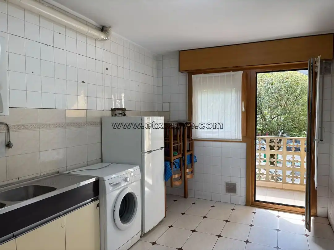 Cocina de Piso en venta en Laudio / Llodio con Calefacción, Amueblado y Balcón