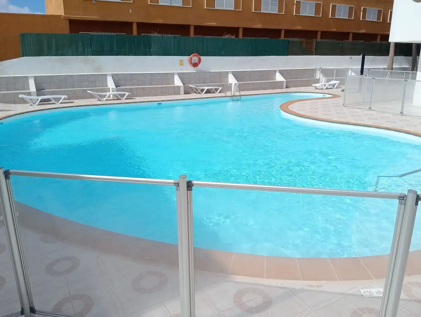Schwimmbecken von Wohnungen zum Verkauf in Antigua mit Möbliert und Gemeinschaftspool