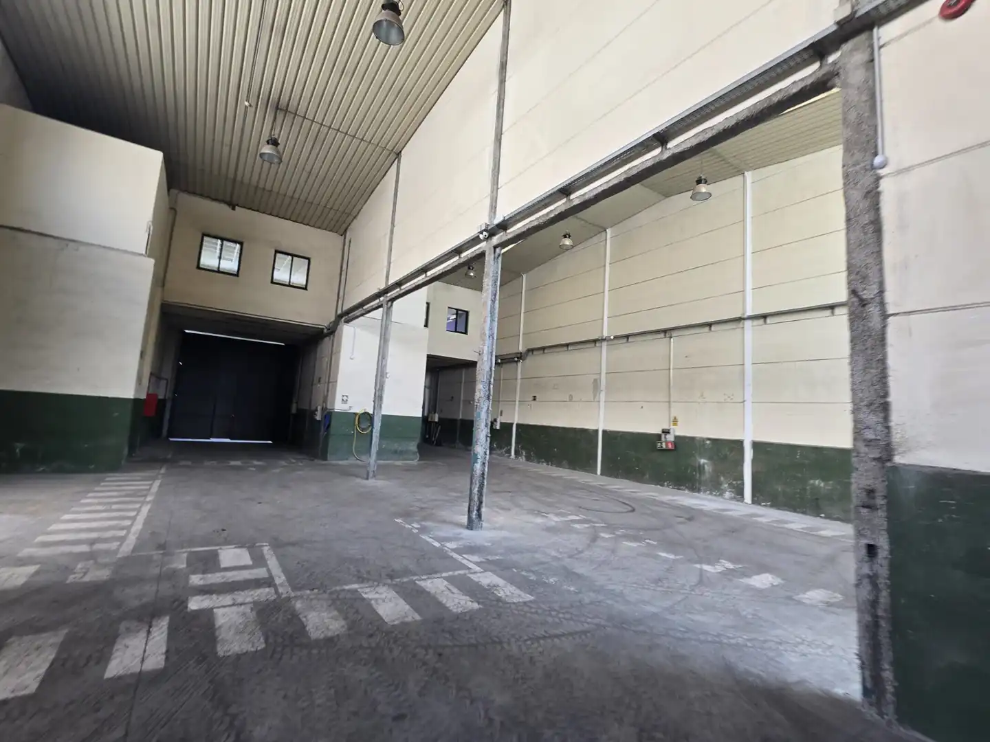 Nave industrial en alquiler en Urbanización Este - Montepríncipe, imagen 3