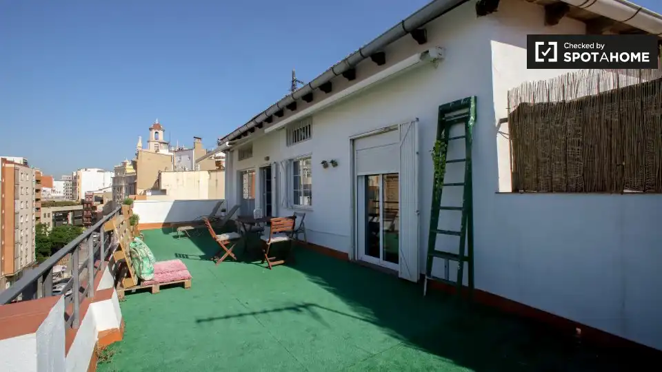 Appartamento con terrazza in affitto a L'Eixample, imagen 17