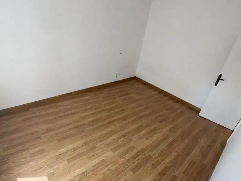 Dormitori de Pis en venda en Oviedo  amb Terrassa i Balcó