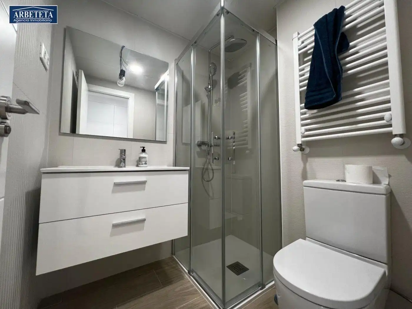 Baño de Piso de alquiler en Guadalajara con Aire acondicionado, Calefacción y Terraza