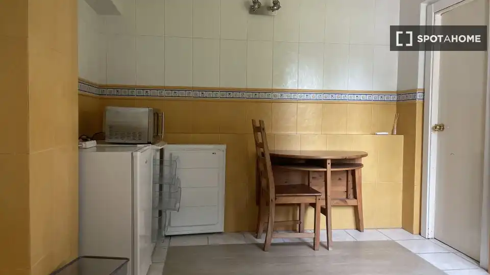 Cocina de Apartamento para compartir en Sant Cugat del Vallès con Aire acondicionado, Calefacción y Terraza