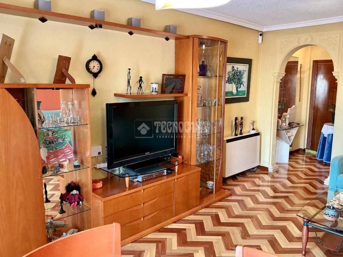 Piso en venta en Reyes