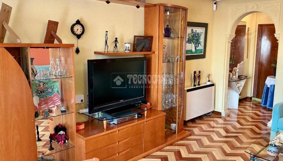 Foto 1 de Piso en venta en Reyes, Madrid