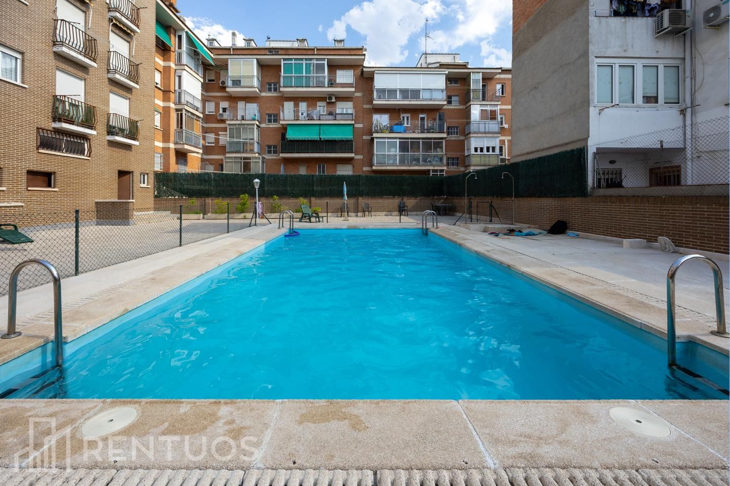 Swimming pool of Flat to rent in  Madrid Capital  with Air Conditioner, Heating and Parquet flooring