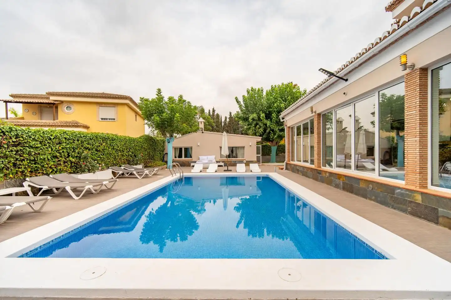 Schwimmbecken von Haus oder Chalet zum Verkauf in Bétera mit Klimaanlage, Heizung und Privatgarten