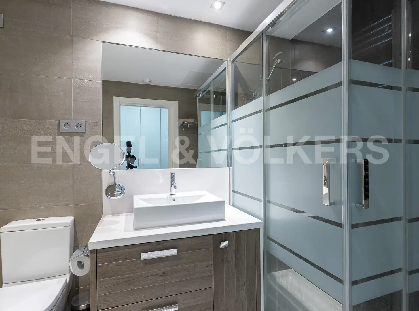 Badezimmer von Dachboden zum Verkauf in Barcelona mit Klimaanlage, Heizung und Parkett