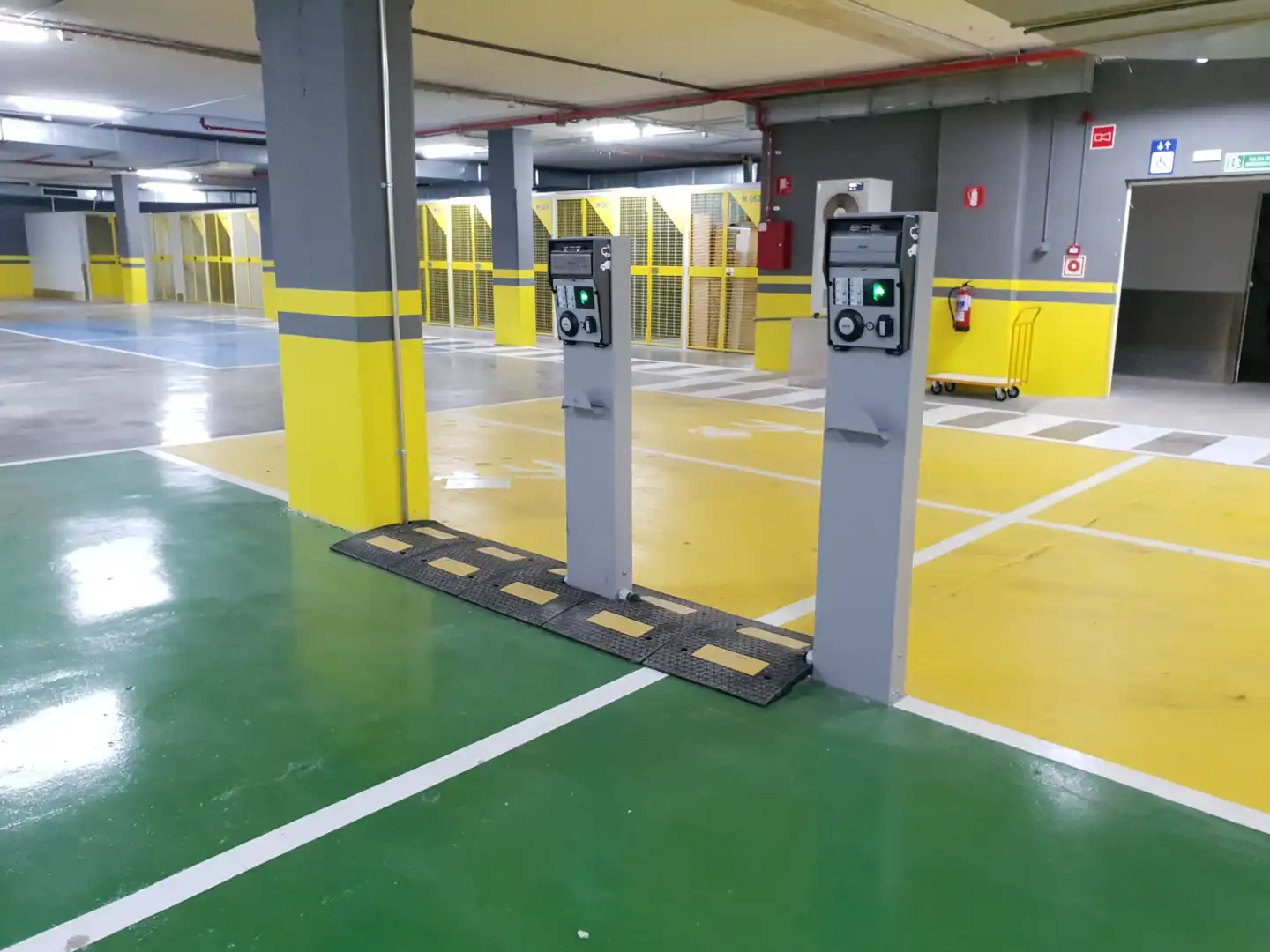 Motorradstellplatz mit Aufzug zur Miete in Polígono Industrial Ibarzaharra Poligonoa 1, imagen 4