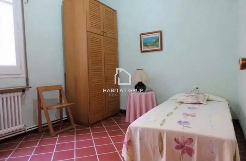 Habitación de Casa o chalet en venta en Girona con Calefacción y Trastero