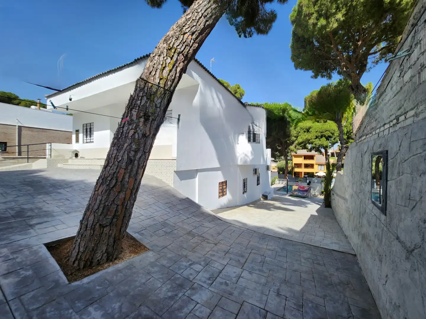 Vista exterior de Casa o chalet en venta en Alcalá de Guadaira con Aire acondicionado, Calefacción y Jardín privado