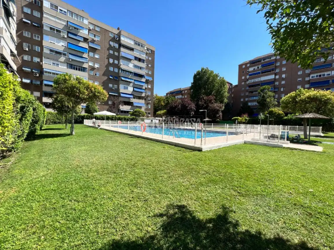 Piso en venta en Av. de Madrid, Veredillas