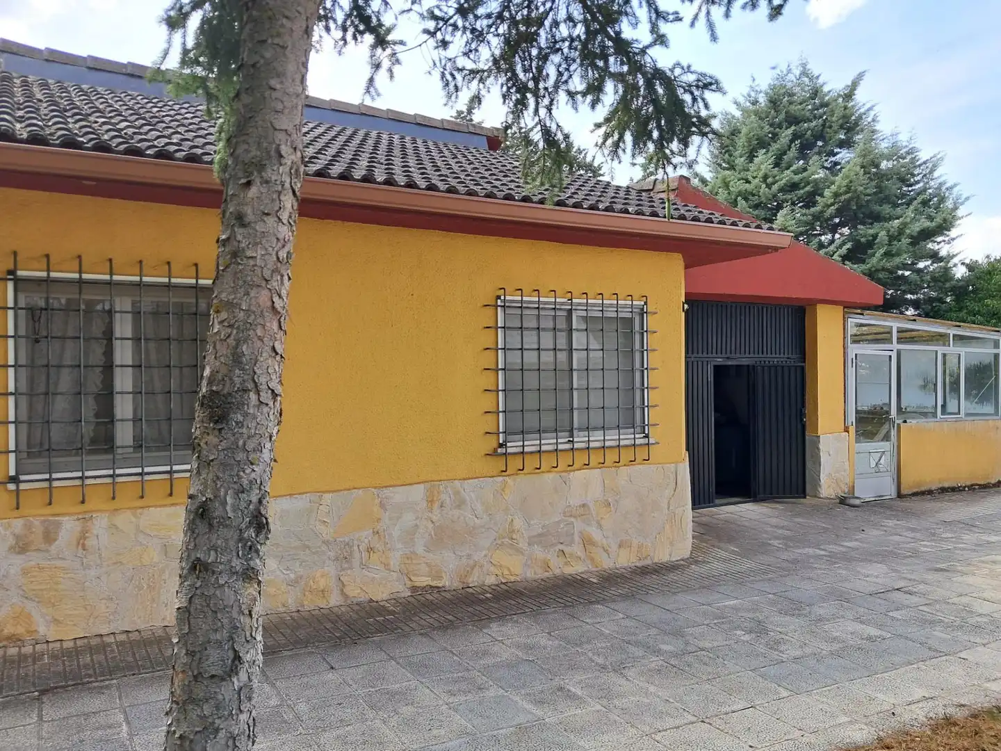 Außenansicht von Wohnung zum Verkauf in La Vellés  mit Privatgarten und Schwimmbad