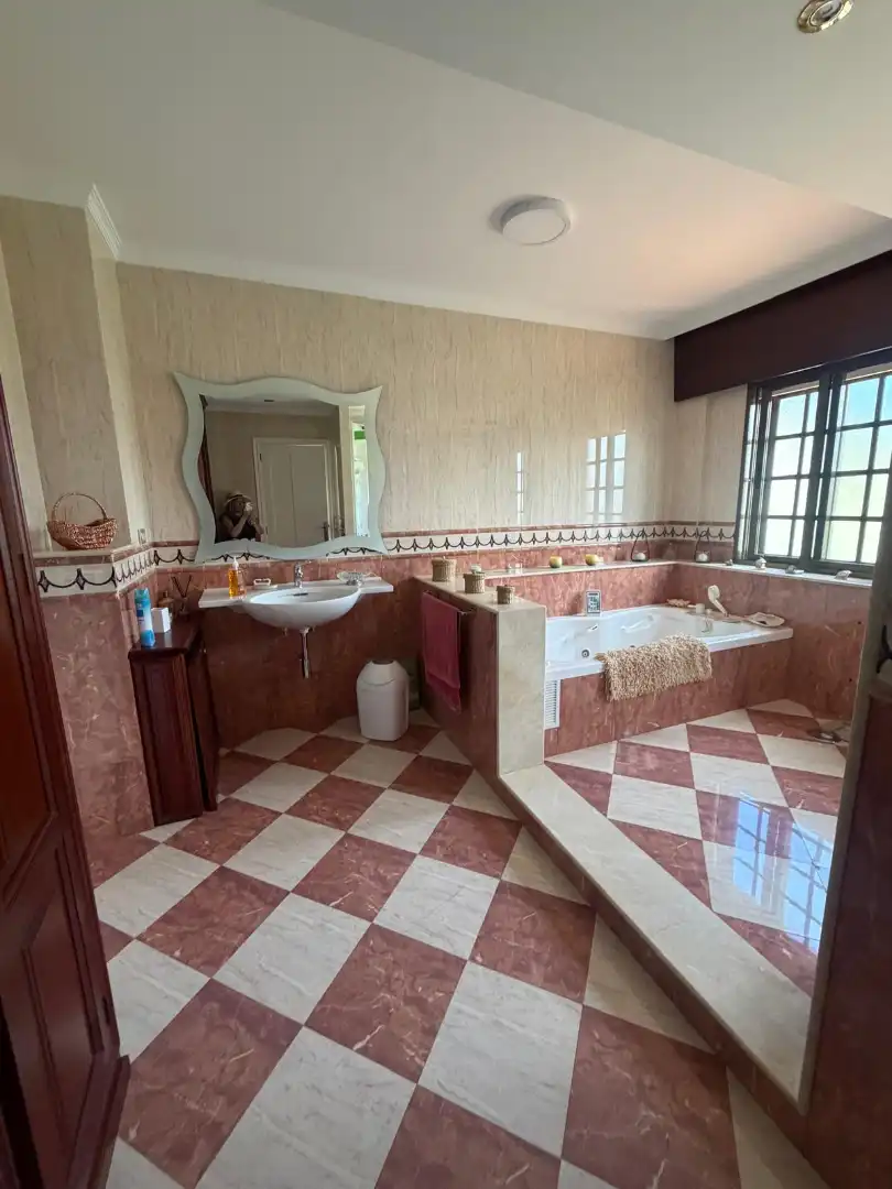 Baño de Piso de alquiler en Cangas  con Calefacción, Terraza y Amueblado