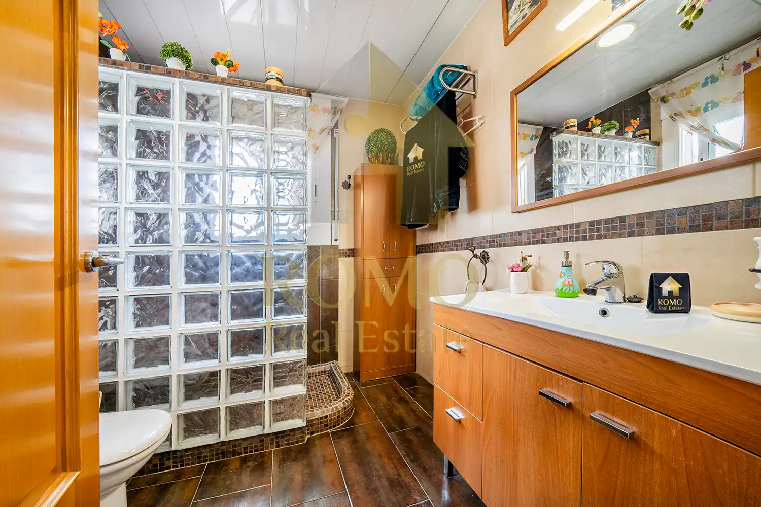 Baño de Casa adosada en venta en Santa Perpètua de Mogoda con Aire acondicionado, Calefacción y Jardín privado