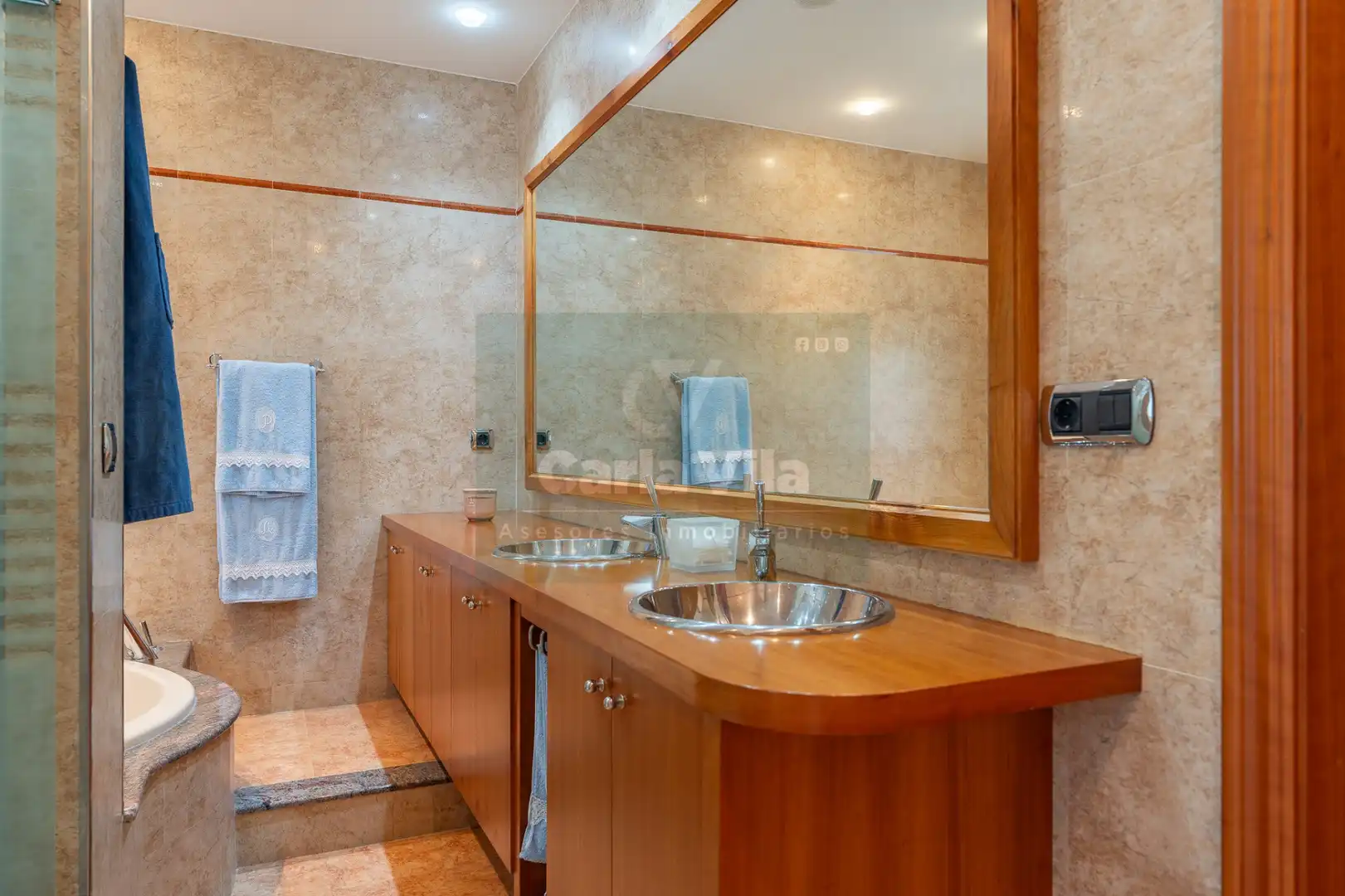 Bathroom of Houses for sale in Outeiro de Rei  with Heating, Private garden and Parquet flooring