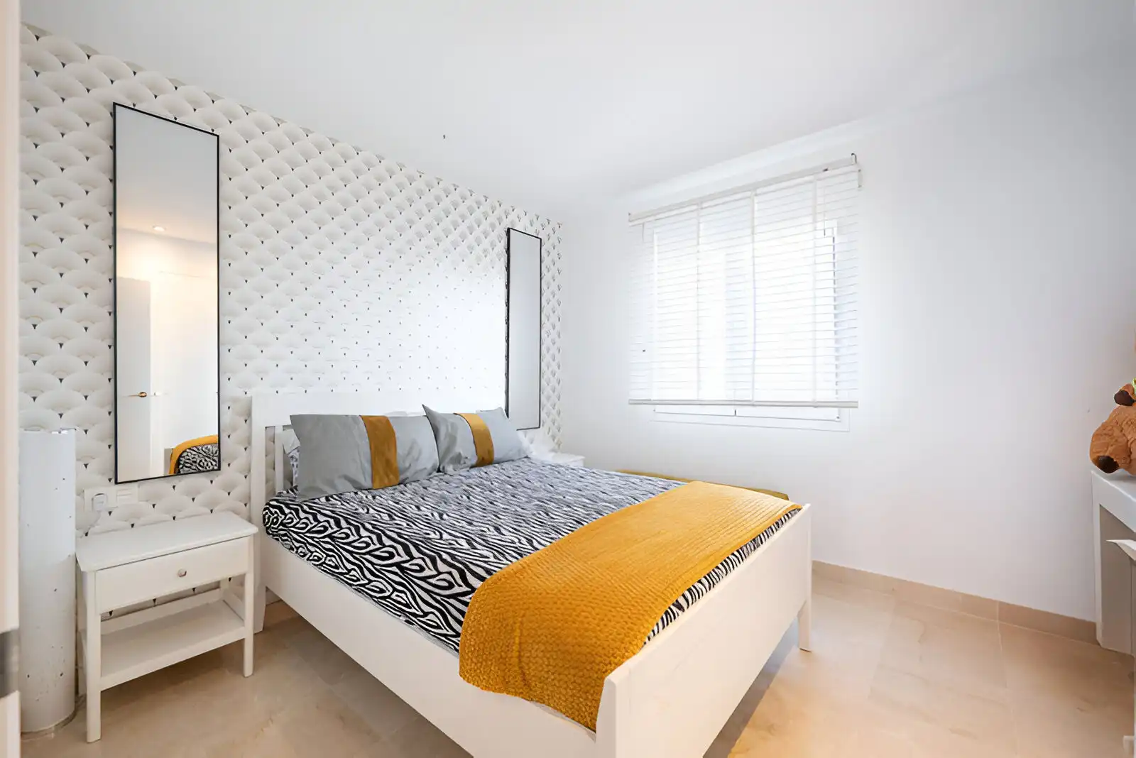 Habitación de Planta baja en venta en Estepona con Aire acondicionado, Calefacción y Terraza