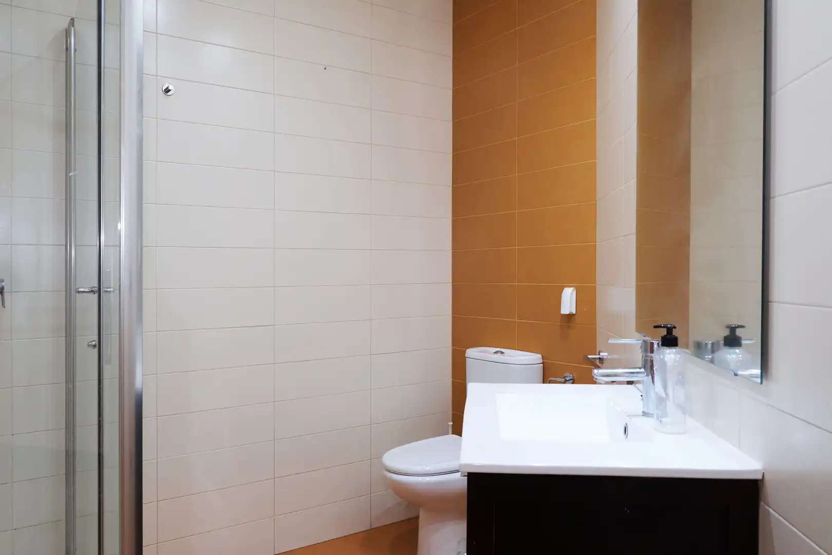 Badezimmer von Wohnung zum Verkauf in Jaén mit Klimaanlage, Heizung und Parkett