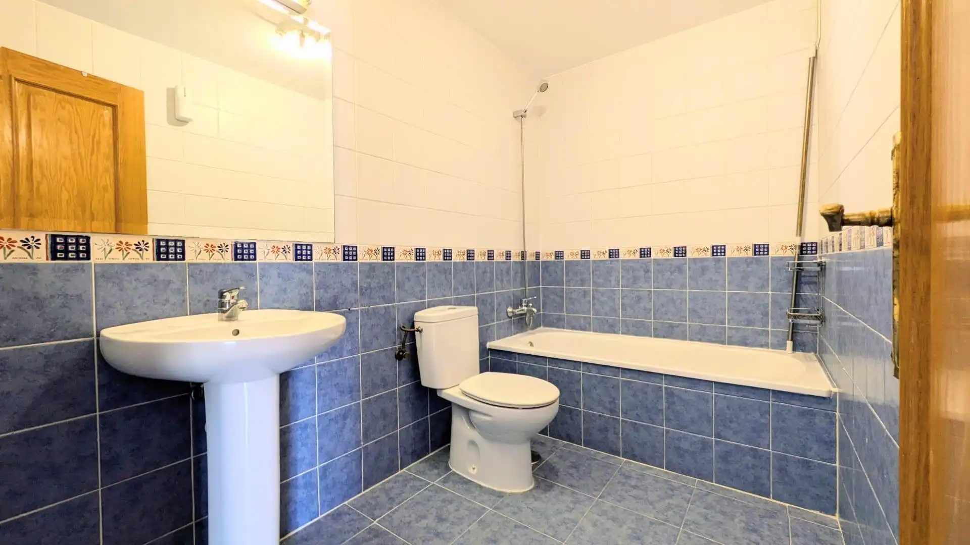 Baño de Ático en venta en Mijas con Aire acondicionado, Terraza y Trastero