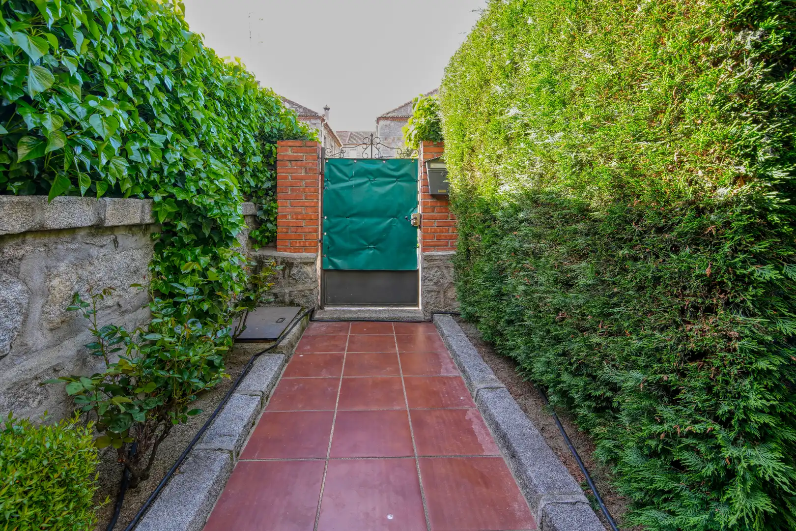 Jardín de Casa adosada en venta en Ávila con Calefacción, Trastero y Amueblado