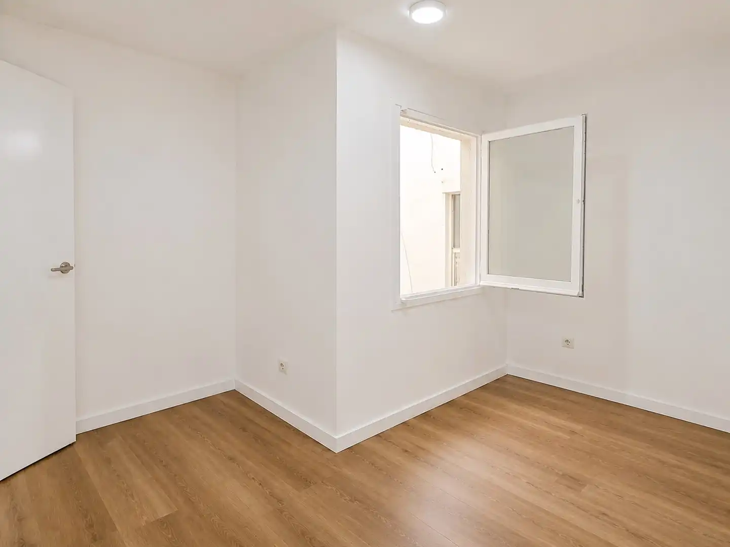 Bedroom of Flat for sale in Santa Coloma de Gramenet  with Balcony