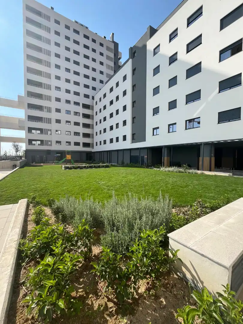 Vista exterior de Pis en venda en Madrid amb Aire condicionat, Calefacció i Jardí privat