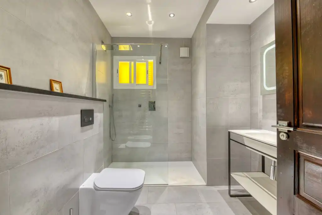 Bathroom of Houses for sale in Calvià  with Terrace, Swimming Pool and Sauna