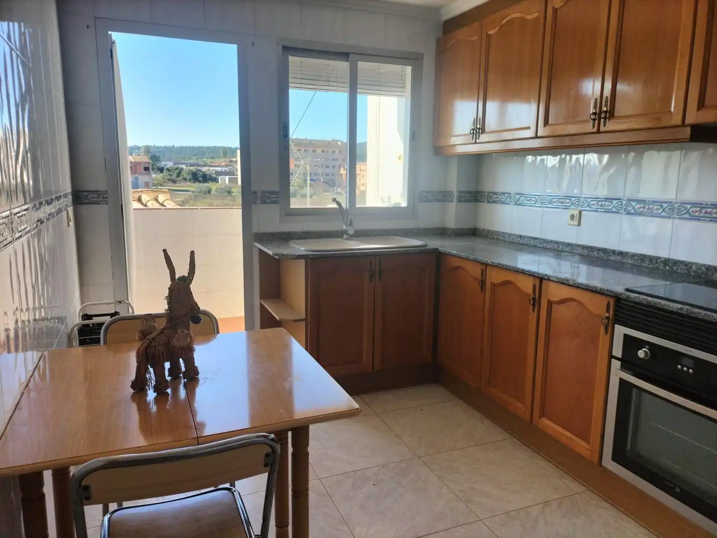 Cuina de Casa adosada en venda en Navarrés amb Aire condicionat i Terrassa