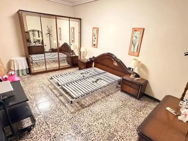 Dormitori de Pis de lloguer en Elche / Elx amb Aire condicionat, Moblat i Balcó