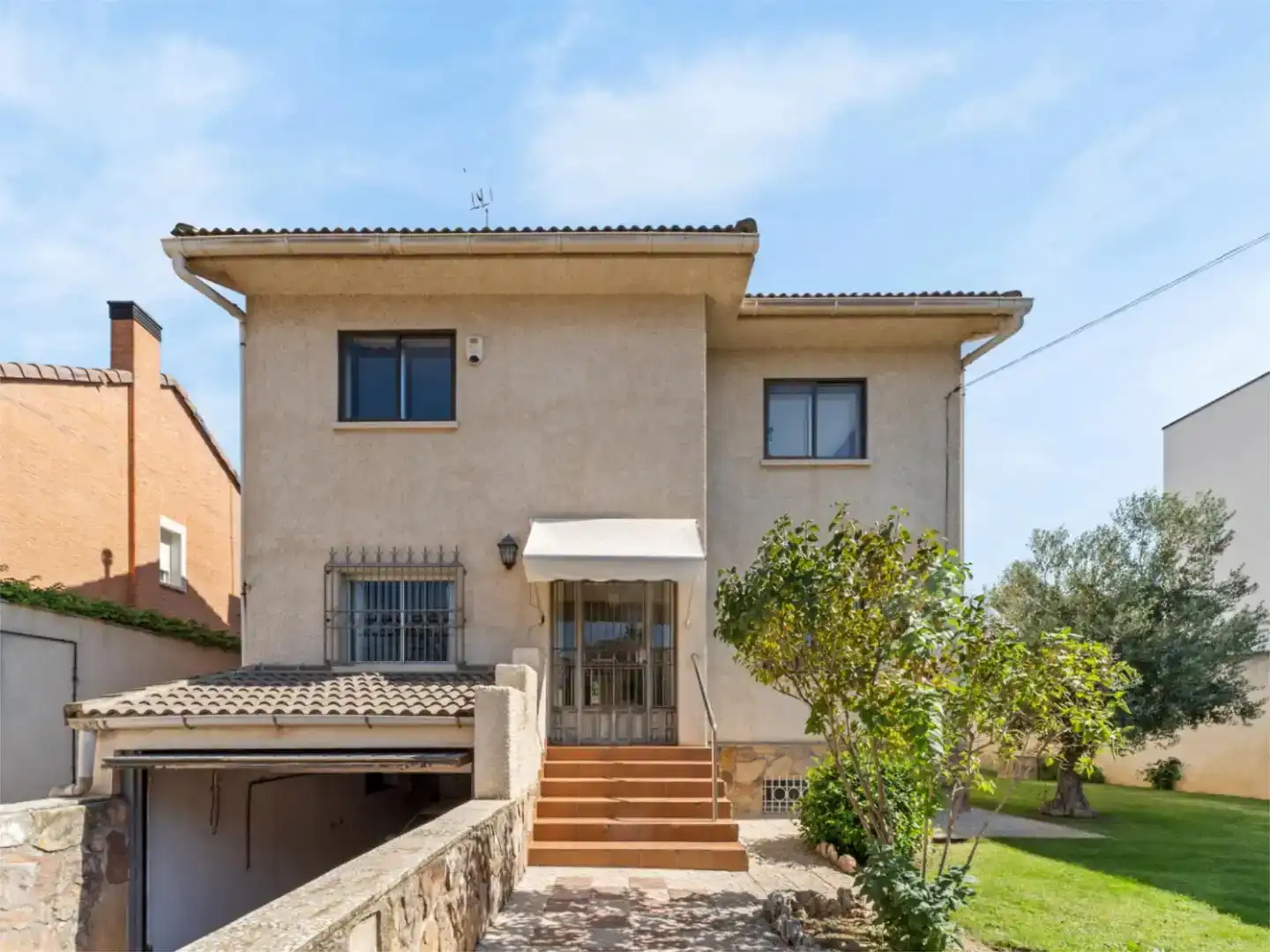Vista exterior de Piso en venta en Alcalá de Henares con Jardín privado, Trastero y Piscina