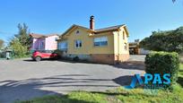 Vista exterior de Casa o xalet en venda en Marina de Cudeyo amb Calefacció, Jardí privat i Moblat