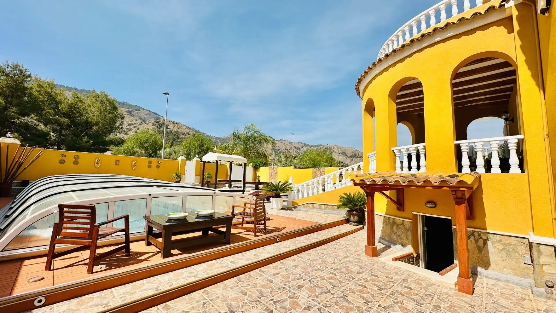 Vista exterior de Casa o xalet en venda en Orihuela amb Calefacció, Jardí privat i Terrassa