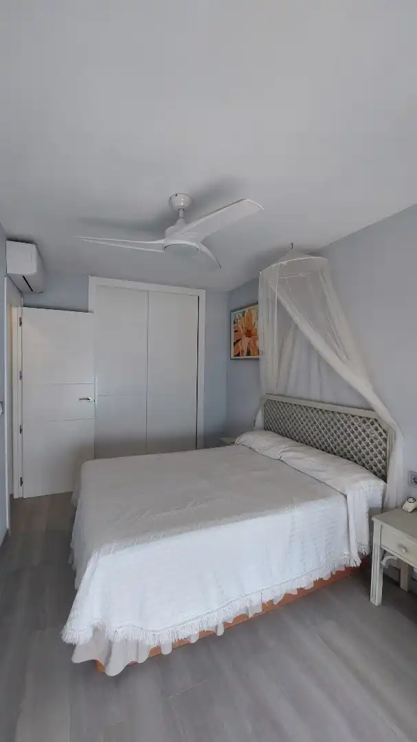 Habitación de Dúplex de alquiler en La Manga del Mar Menor con Aire acondicionado, Terraza y Amueblado