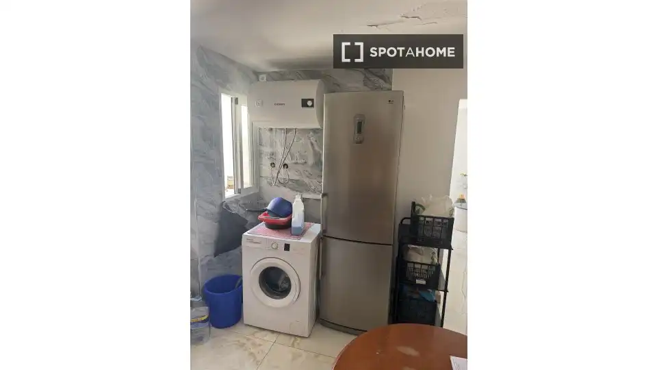 Kitchen of Flat for share in Alicante / Alacant  with Air Conditioner, Heating and Furnished